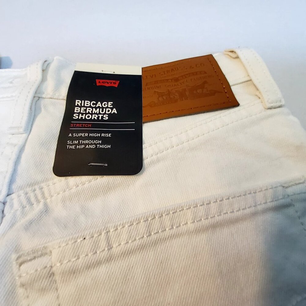 Levis Premium Ribcage Bermuda White Denim Shorts Size 25 Classic five-pocke - Picture 12 of 16